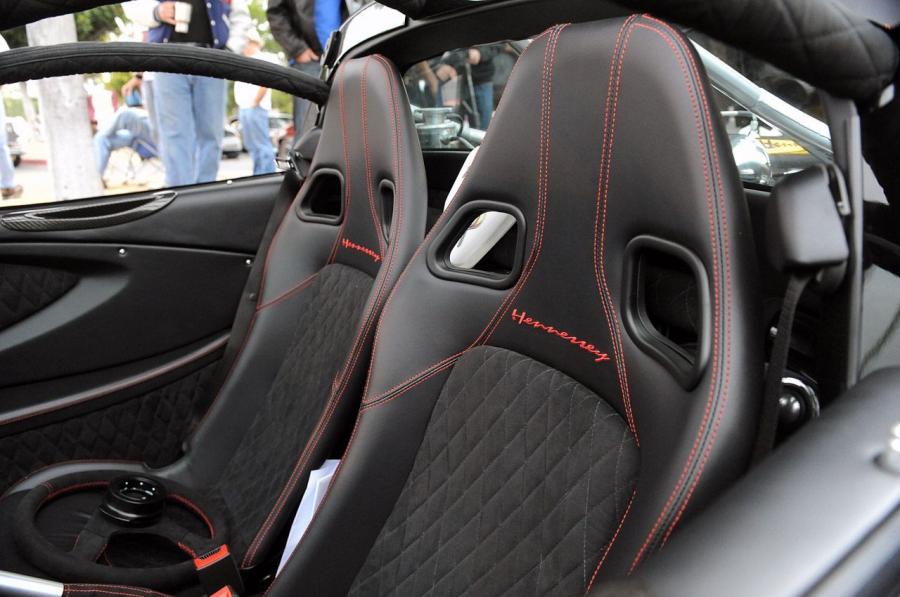 Интерьер Hennessey Venom GT Spyder 2012 года  (фото 13 из 29)